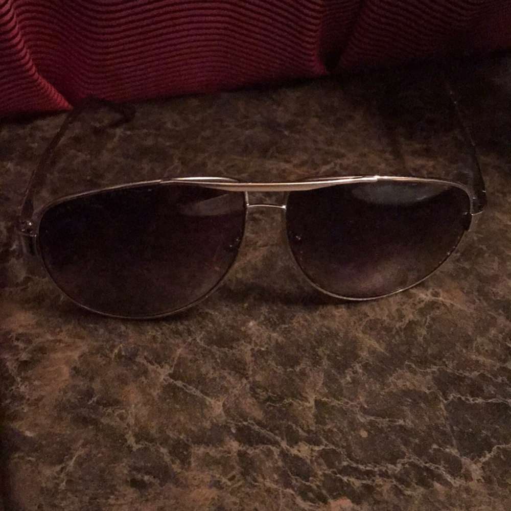 Sunglasses with white ends and ombré lens